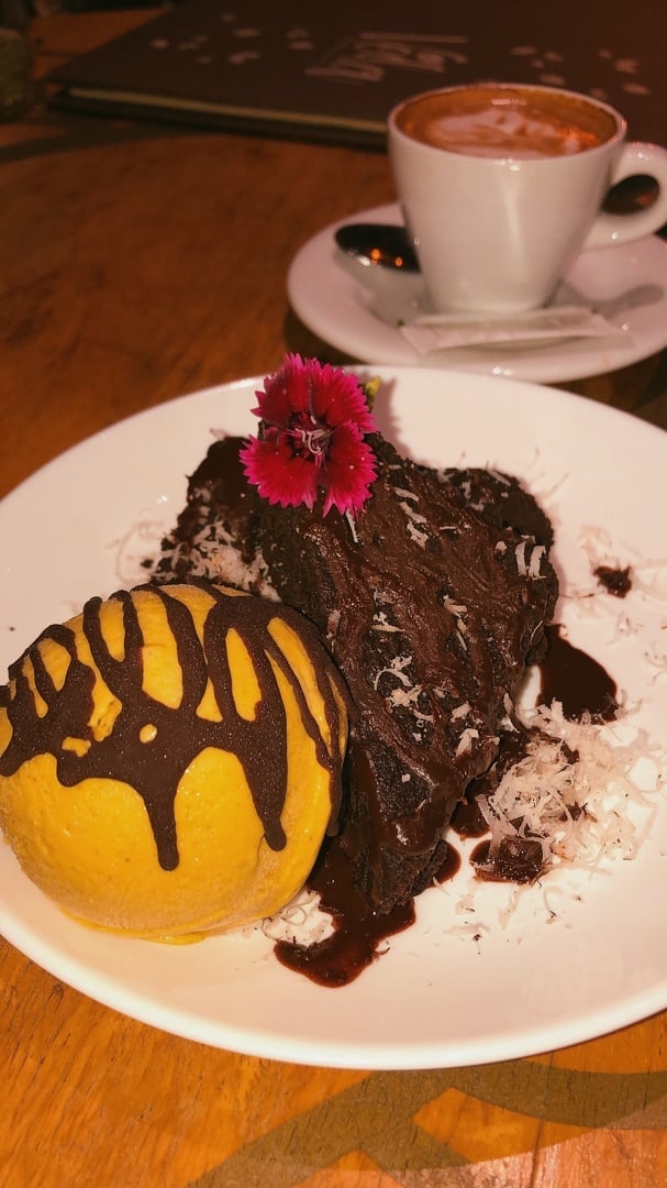 photo of Veda Restaurant Brownie Con Helado Vegano shared by @nicolerojas on  03 Dec 2019 - review