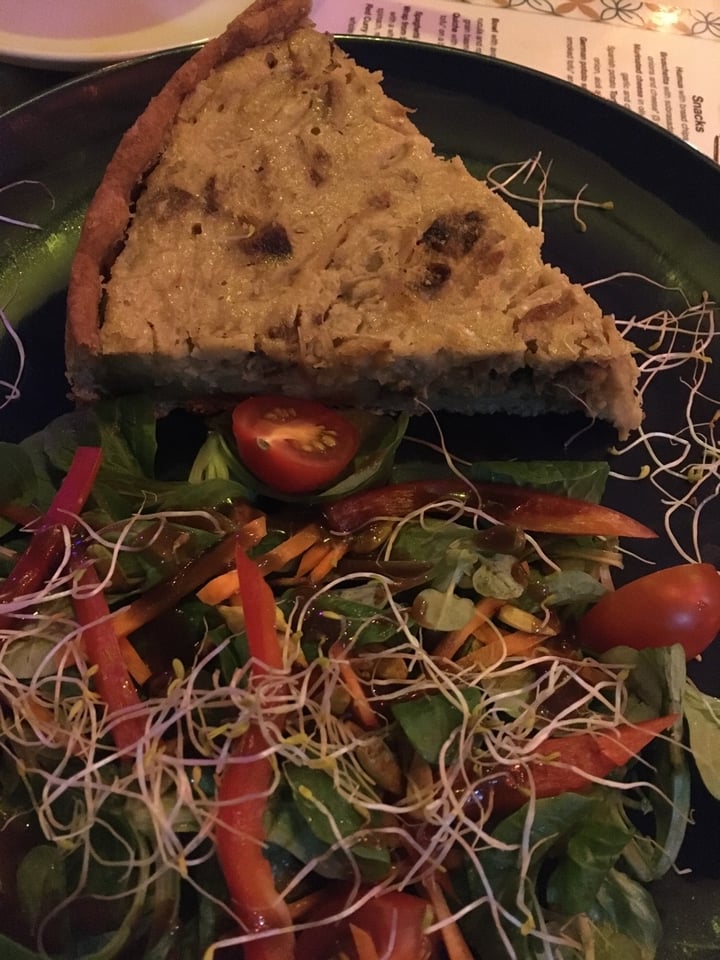 photo of Café Madrigal Quiche de cebolla shared by @lulipajaro on  19 Sep 2019 - review