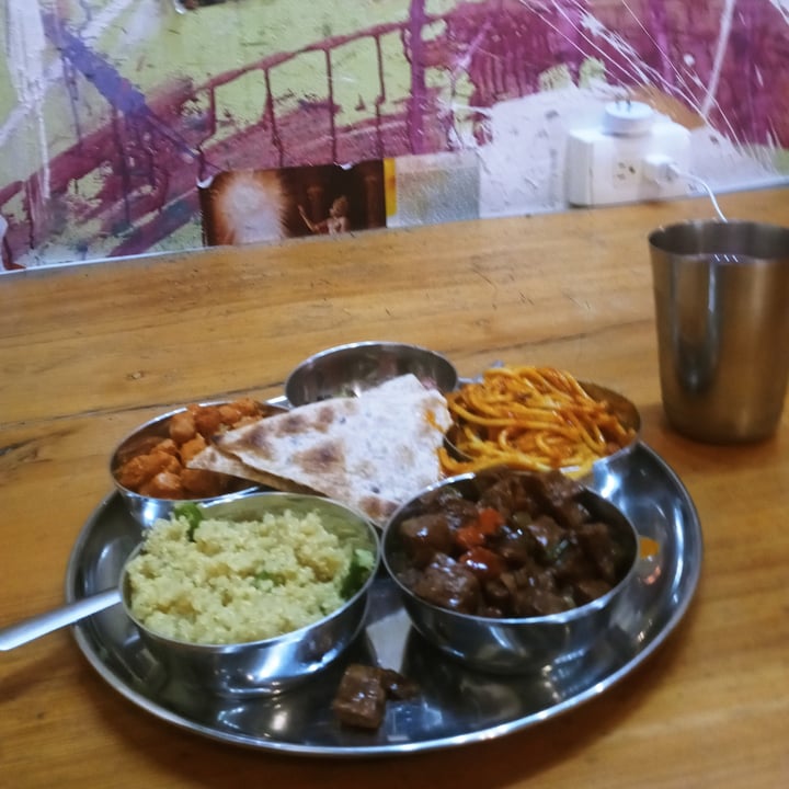 review photo of Buffete Hare Krishna Platillo Mixto Buffete shared by @marovallecillos on 25 Oct 2022 - review