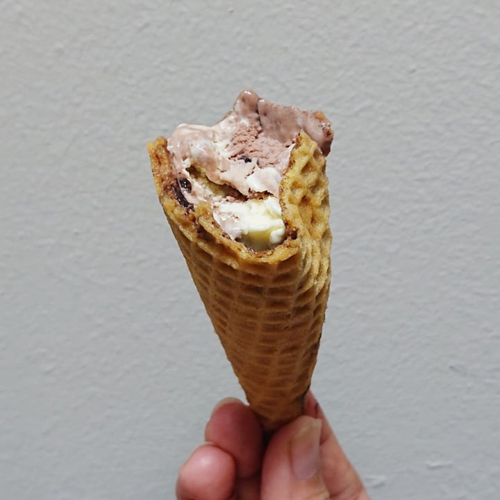 photo of Plant Kitchen (M&S) Chocolate and vanilla cones shared by @sibehou on  22 Jul 2020 - review