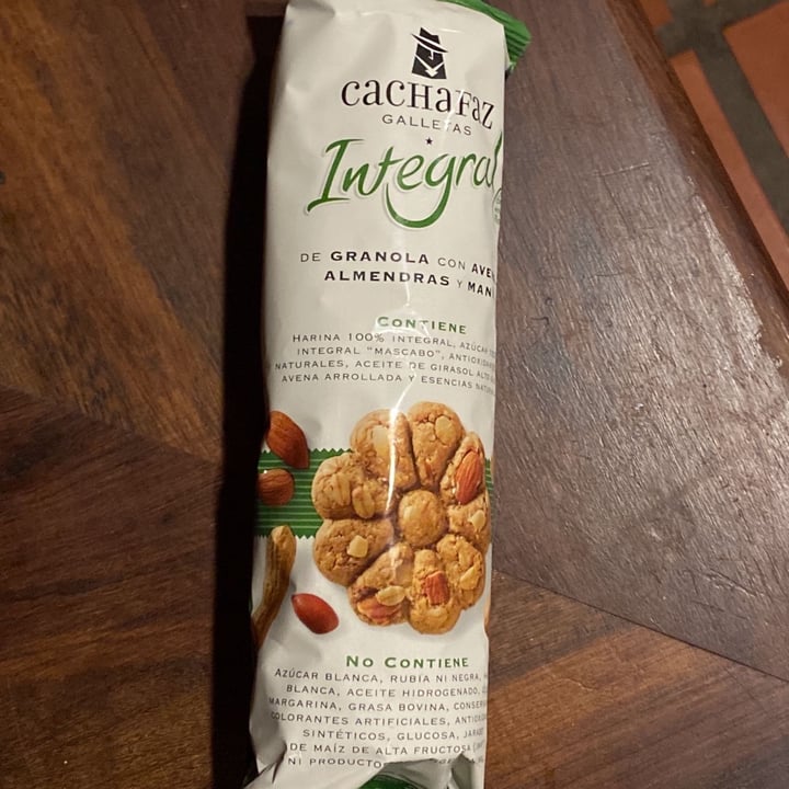 photo of Cachafaz Galletas Integral de Granola con Avena, Almendra y Mani shared by @consueloramirezz on  01 Dec 2021 - review