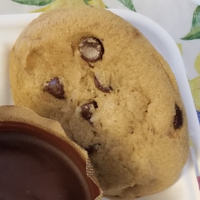 菜肴“Vegan Chocolate Chip Cookie”的照片