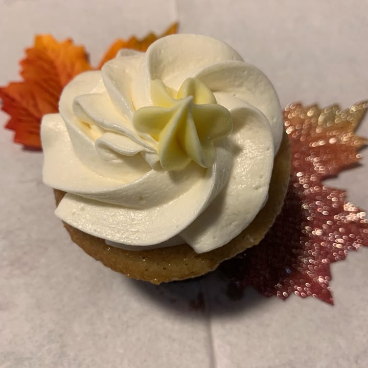 photo of Dufflet Vanilla Cupcake shared by @fsshealth on  09 Oct 2021 - review