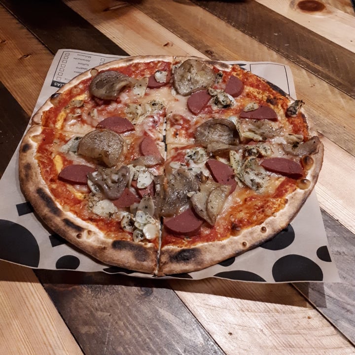 review photo of Yolo Pizza Pizza Vegana shared by @lg56 on 01 May 2020 - review