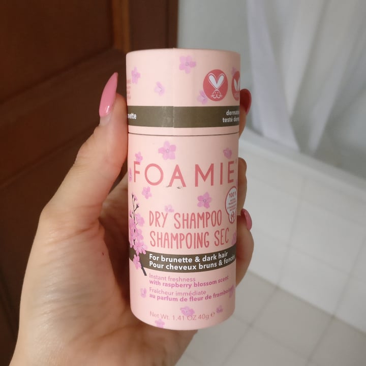 photo of Foamie  Dry shampoo for brunette & dark hair shared by @ademarsi on  16 Jun 2022 - review