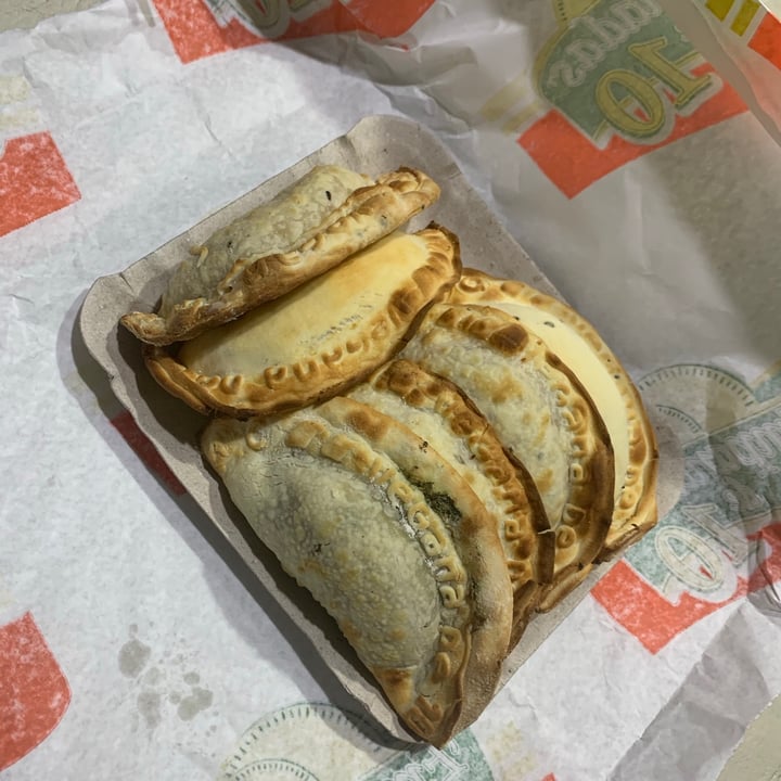 review photo of Empanadas de 10 Villa Urquiza Empanadade jamón y queso vegana shared by @sofibre on 25 Mar 2021 - review