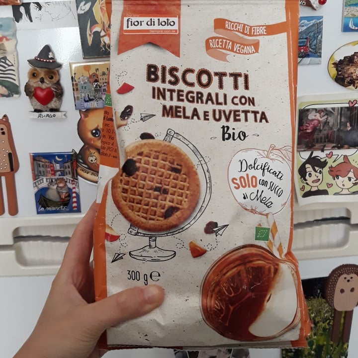 photo of Fior di Loto Biscotti integrali con mela e uvetta shared by @lasse801 on  08 Oct 2022 - review