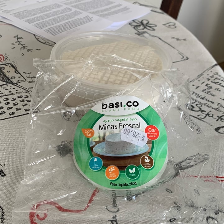 photo of Basi.co Queijo Vegetal tipo Minas Frescal shared by @henriquearantes on  01 May 2022 - review