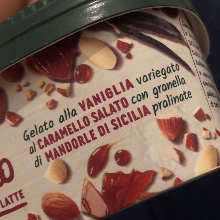 photo of Sammontana Amando Gelato Alla Vaniglia Vatiegato al Caramello Salato shared by @maddalenab on  04 Jul 2022 - review