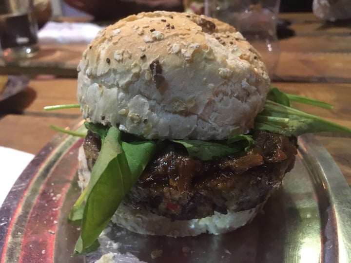 review photo of Deniro Hamburguesa Vegana shared by @violetacp on 08 Dec 2019 - review