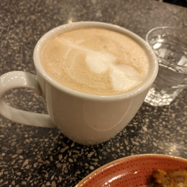 photo of Tea Connection Lomitas café con leche A Base De AlmendraS shared by @yuirimiyagi on  02 Jun 2022 - review