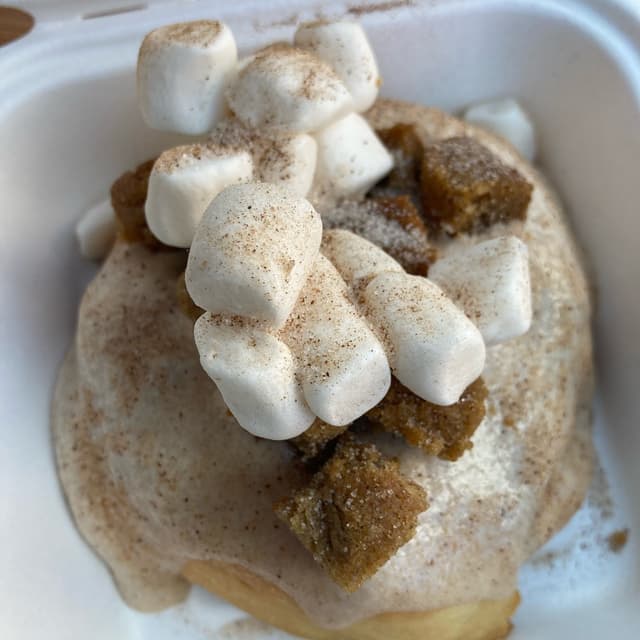 Foto do prato “Pumpkin spice cinnamon bun”