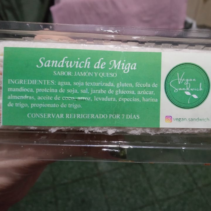 photo of Vegan Sandwich Sandwich de miga shared by @cataveg on  06 Apr 2021 - review