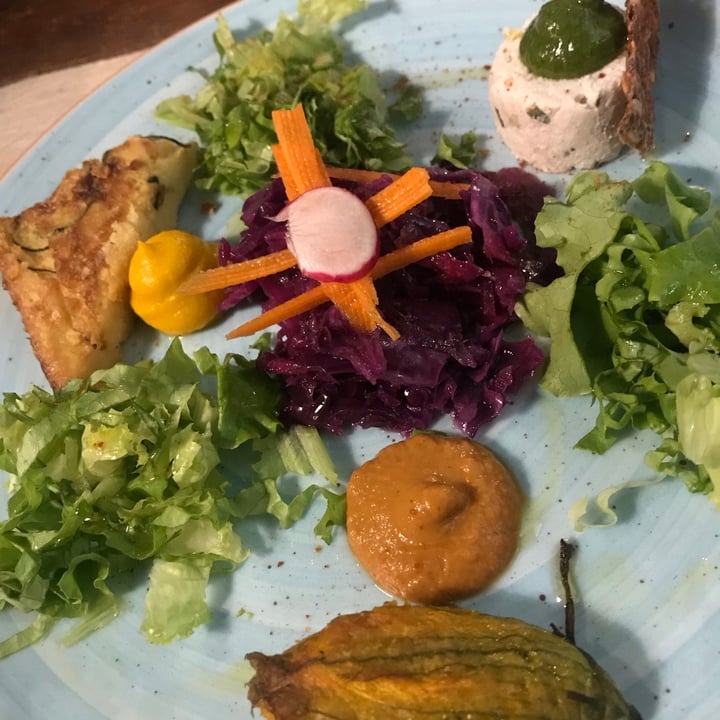 photo of L'Orto già Salsamentario - Vegan & raw food Tris Di Antipasti shared by @francius80 on  08 Oct 2020 - review