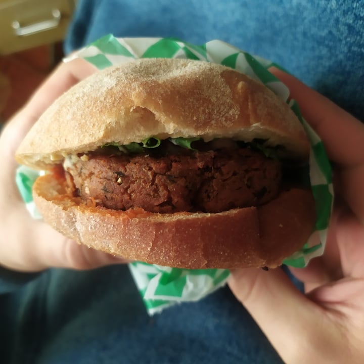 review photo of Mi Manchi Chicken Parmesan burguer shared by @angrouses on 08 May 2021 - review