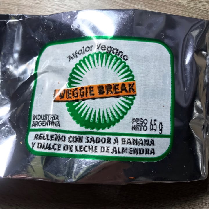 photo of Veggie Break Alfajor Vegano Relleno con sabor a Banana Y Dulce de Almendra shared by @donfrancoli on  08 Jul 2021 - review