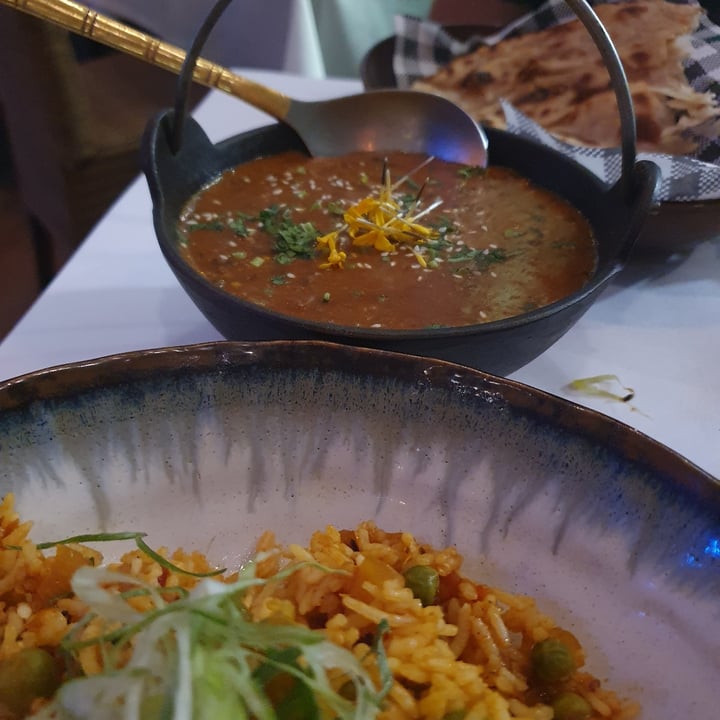 photo of Indian Empire Dal makhani, aloo gobi, baingan masala shared by @vegoutgc on  11 May 2021 - review