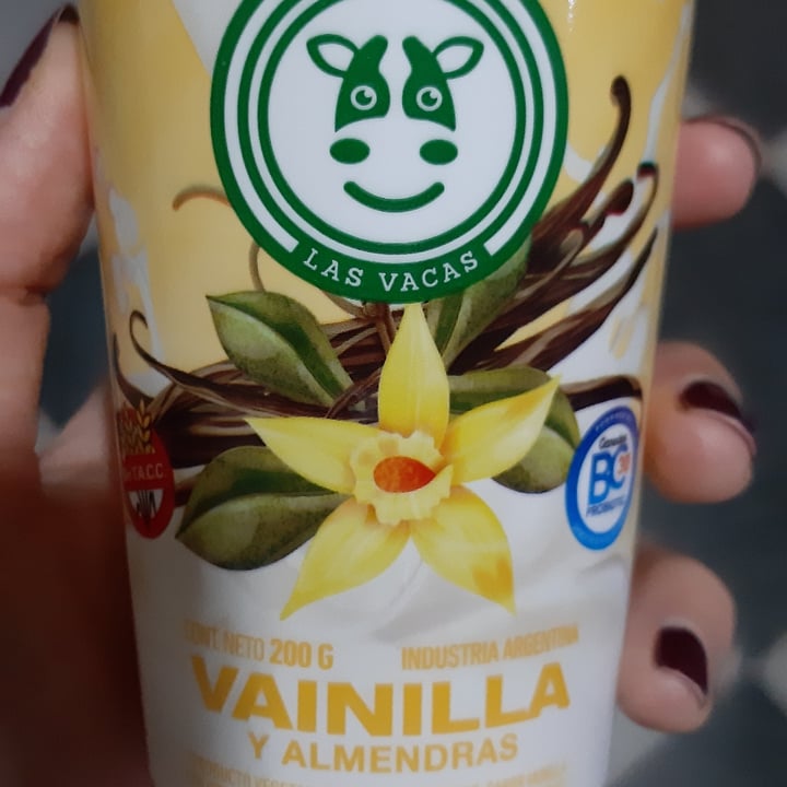 review photo of Felices Las Vacas Yogurt de Vainilla y Almendras shared by @aguslla3 on 08 Jan 2022 - review