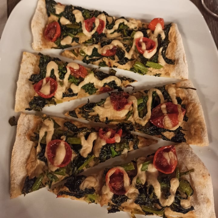 review photo of Sotto Loggia bar music & drinks Pizza shared by @alessiaaa on 02 Apr 2022 - review