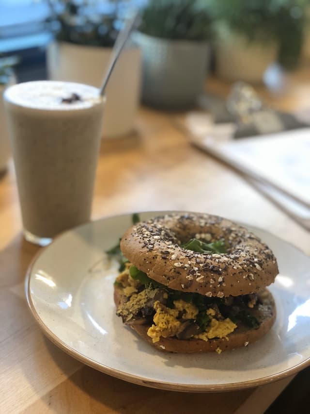 「Breakfast Bagel」の料理の写真