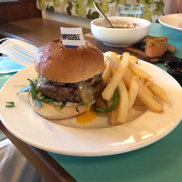 photo of Privé Asian Civilisations Museum Plant-Based Truffled Mushroom Swiss Burger shared by @silvernitro on  05 Sep 2020 - review