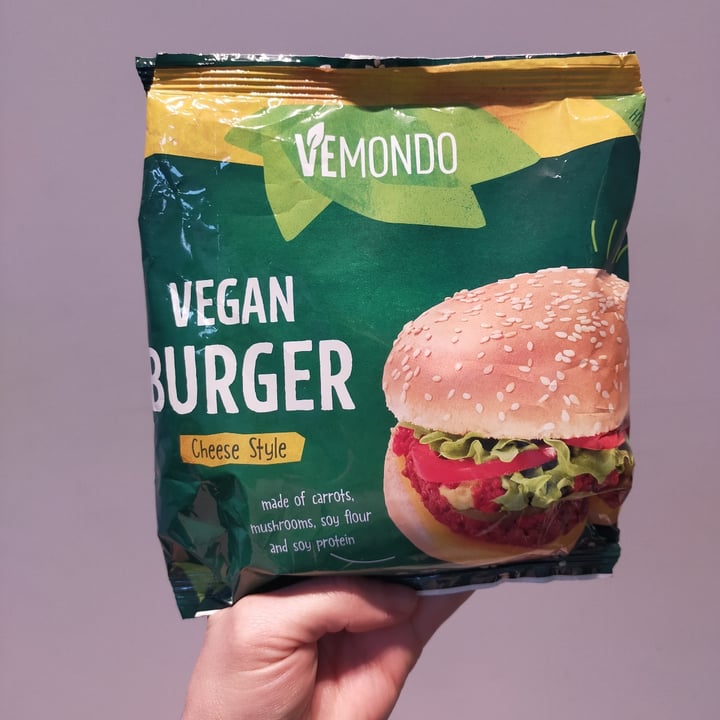 review photo of Vemondo Burger Vegan Cheese Style shared by @casamattonella on 29 Jan 2022 - review