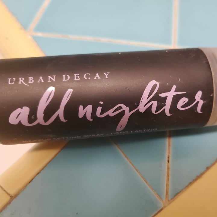 photo of Urban Decay All nighter Makeup Setting Spray - Long Lasting shared by @adrigirl on  30 Apr 2020 - review