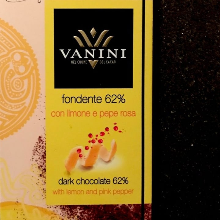 photo of Vanini Fondente 62% con limone e pepe rosa shared by @ariannaeffe4 on  19 Jun 2022 - review