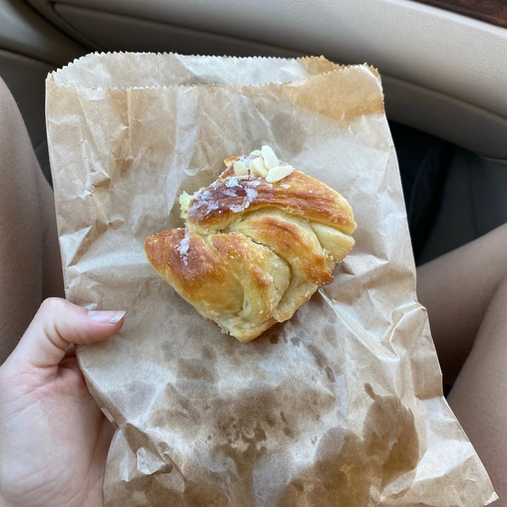 photo of Ohana Cafe Almond Croissant shared by @cathcart on  31 Oct 2021 - review