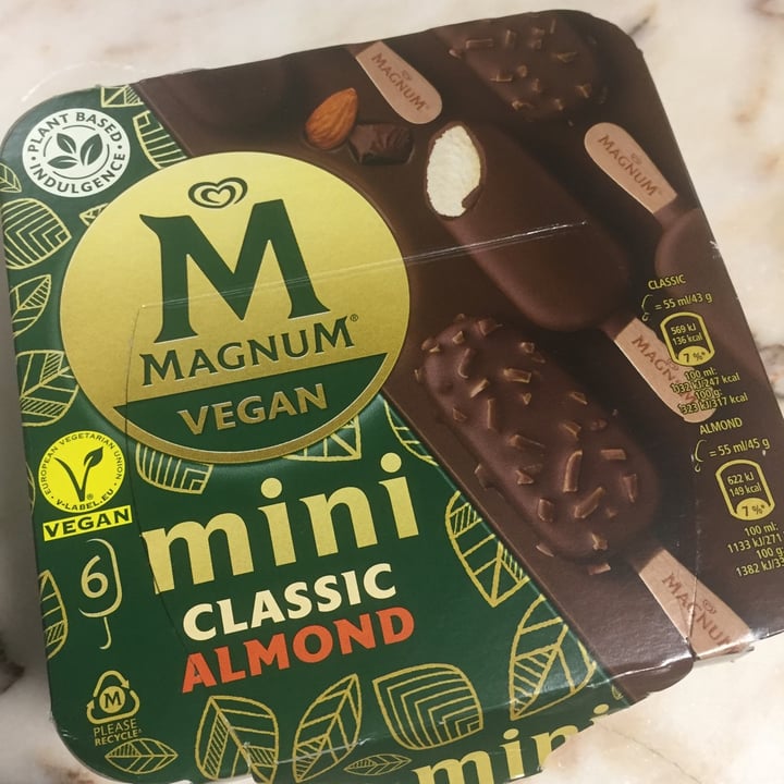 photo of Magnum Magnum Vegan Mini Classic Almond shared by @alexsandrapraca on  01 May 2022 - review