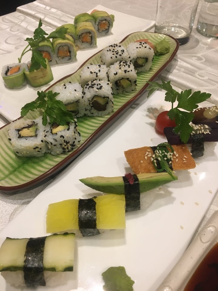 photo of Hokkaido Restaurante Japonés Sushi variado shared by @crazyoatlady on  09 Jan 2020 - review