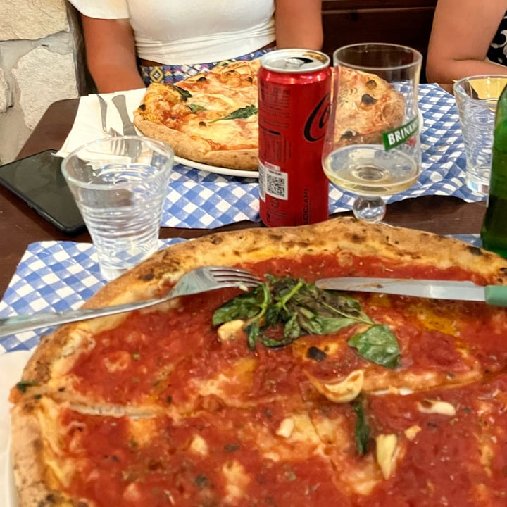photo of Bar Ristorante L'Ancora Pizza marinara shared by @charlotteauxfraises on  26 Jul 2022 - review
