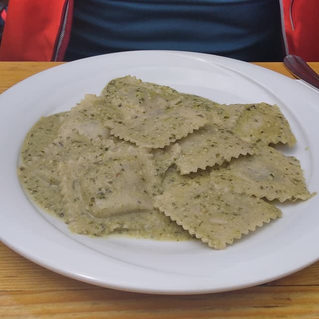 Photo of the dish “ravioli di cavolfiore con pesto e panna”