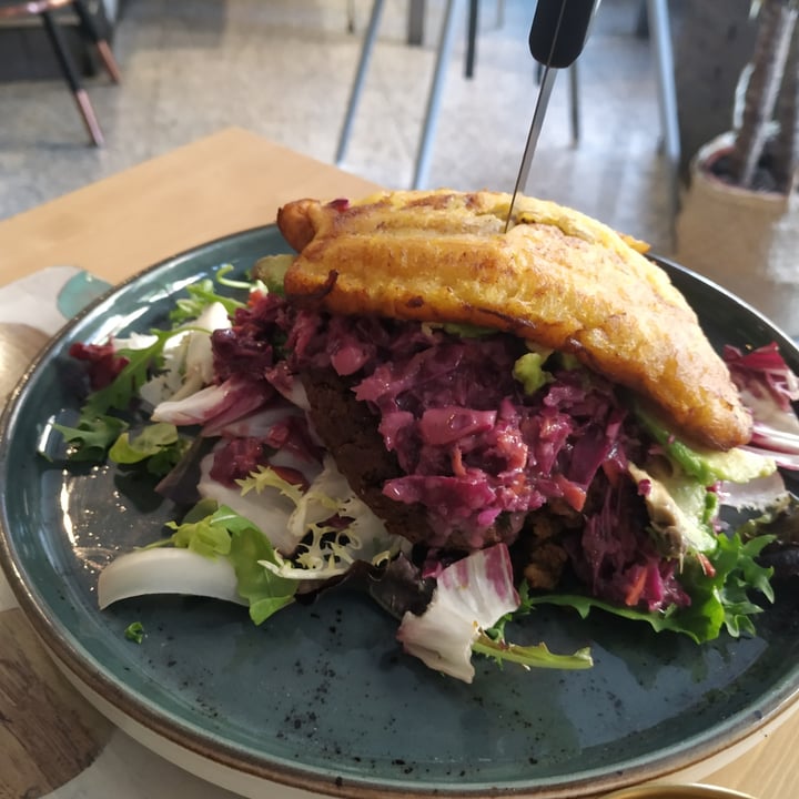 photo of Cookaluzka Plátano Burger shared by @runa on  25 Jun 2021 - review