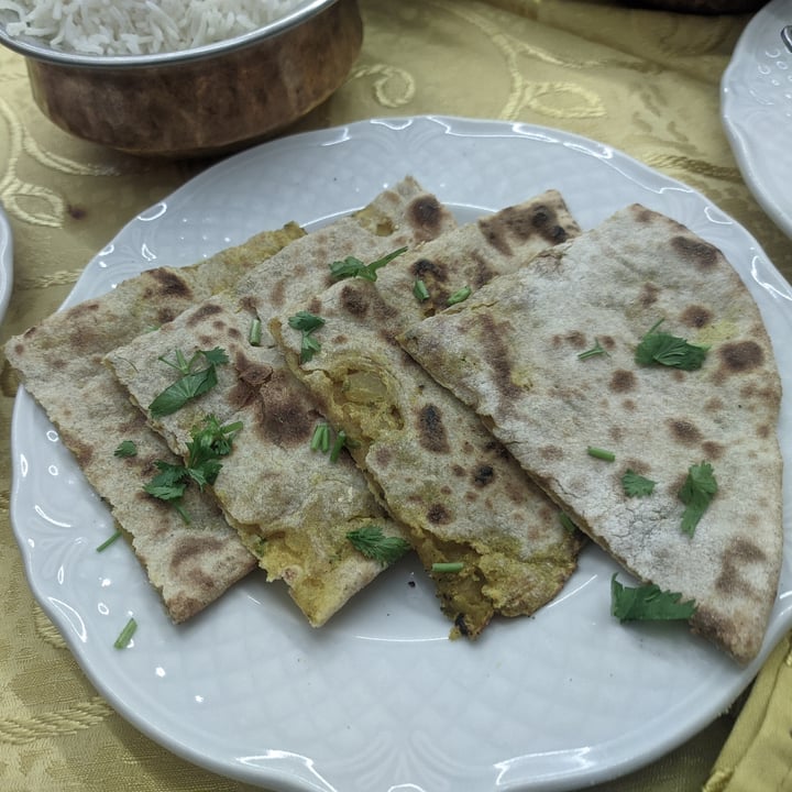 photo of Annapoorna India Ristorante Indiano a Roma Aloo naan shared by @bratkart0ffel on  01 Jun 2022 - review