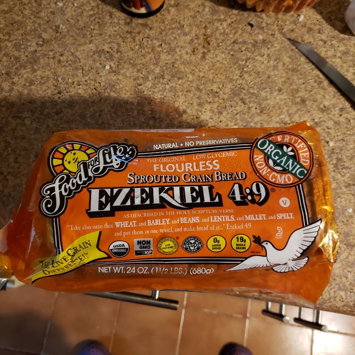 photo of Ezekiel Sprouted Grain Bread shared by @ximenamachete on  27 Jun 2021 - review