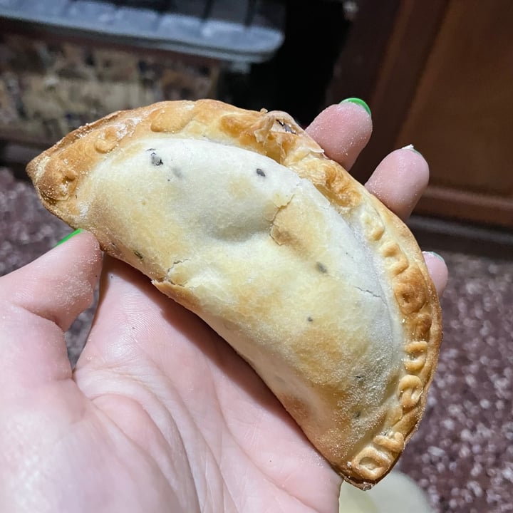 review photo of Empanadas de 10 - San Justo Empanadas veganas De Acelga Y Queso shared by @natiorellana on 06 Aug 2021 - review