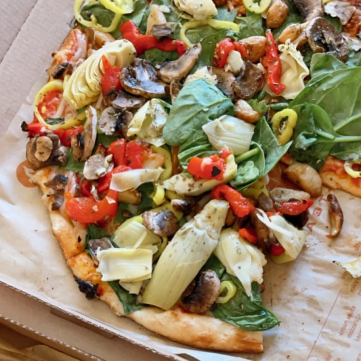 photo of Blaze Pizza BYO pizza shared by @elisacasillas on  02 Aug 2021 - review