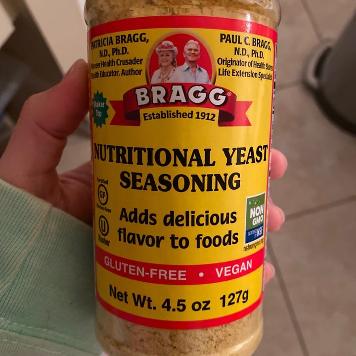 review photo of Bragg Nutritional Yeast Seasoning shared by @laurenbarr on 29 Apr 2020 - review