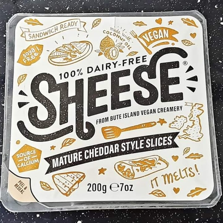 photo of Sheese Mature cheddar style slices shared by @lalocadelosgatos8 on  02 Jul 2021 - review