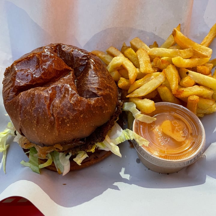 photo of Kitsune Burgers Falafel smash burger shared by @alexz on  04 Jun 2022 - review