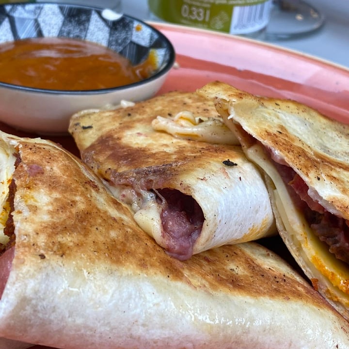 photo of La Galla Tasca Vegana Quesadillas shared by @melisbee on  27 Aug 2021 - review