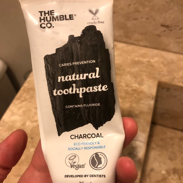 review photo of The Humble Co. Dentifricio al carbone shared by @carlajua on 31 Jan 2022 - review
