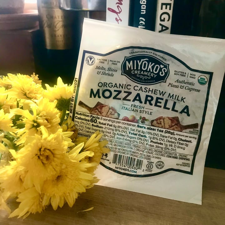 photo of Miyoko's Creamery Organic Cashew Milk Mozzarella Fresh Italian Style shared by @yoganaorganabanana on  22 Feb 2021 - review