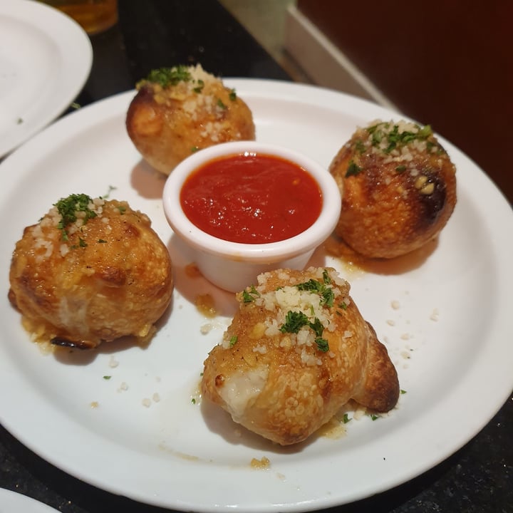 photo of CyBelle's Front Room Vegan Stuffed Garlic Knots shared by @paniwilson on  29 Jan 2022 - review