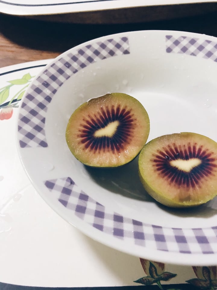 photo of Zespri Red Kiwi shared by @consciouscookieee on  16 May 2019 - review