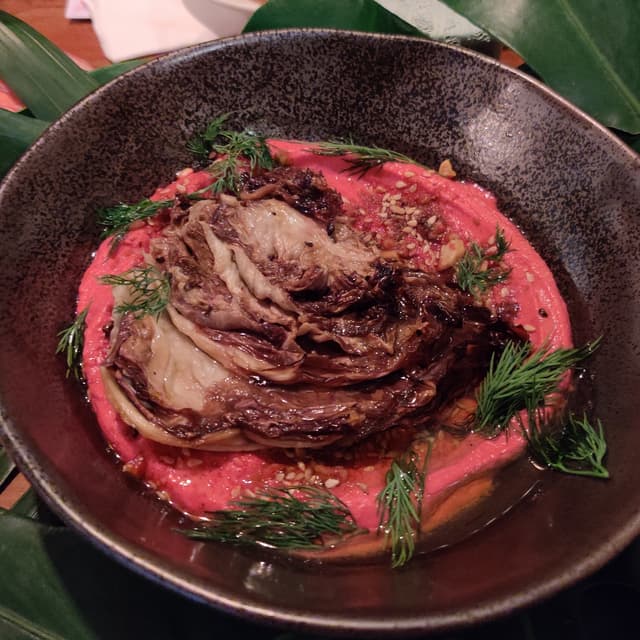 菜肴“Beetroot Hummus”的照片