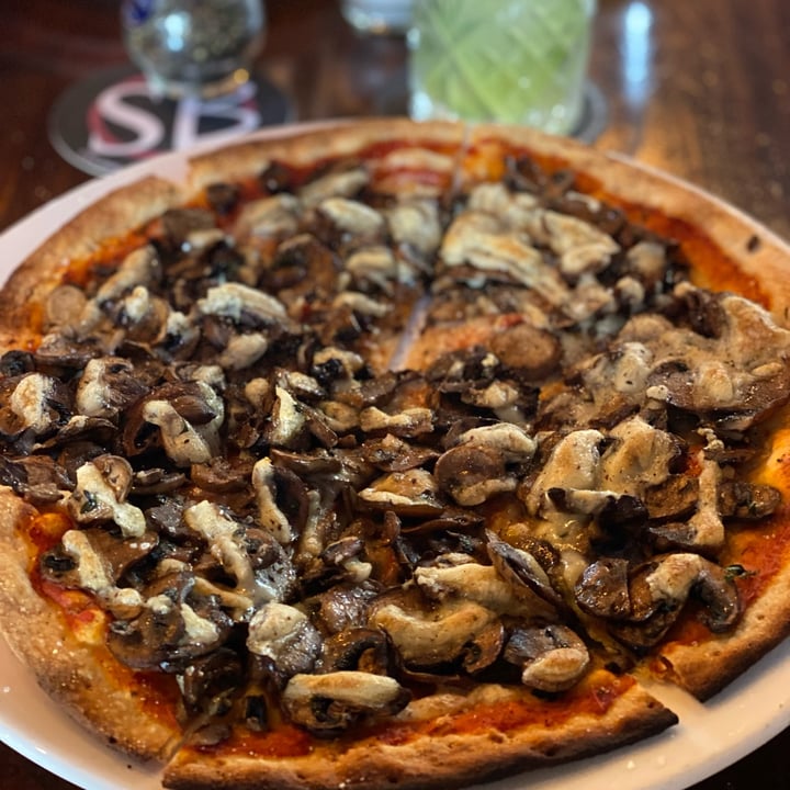 photo of Station Bar & Woodfired Pizza springwood mushroom pizza shared by @clairetait on  03 Nov 2022 - review