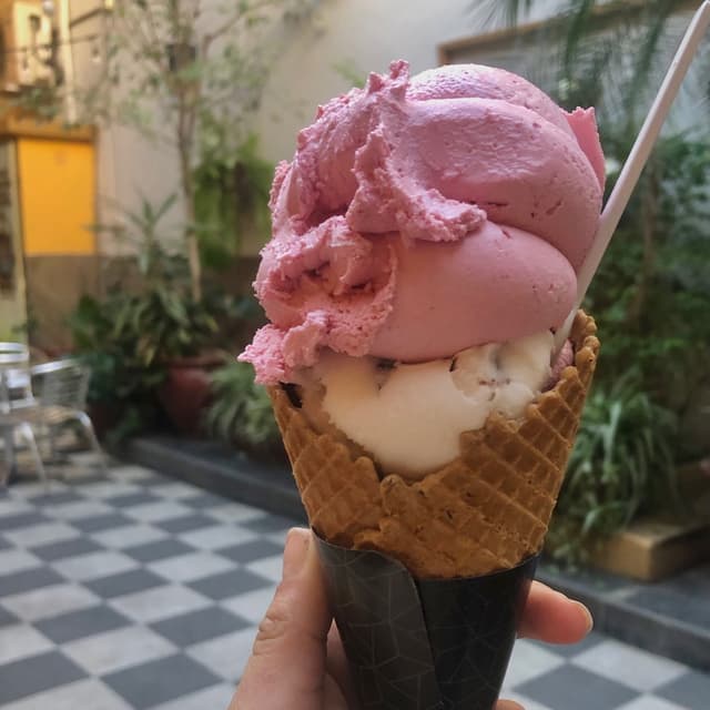 菜肴“Helado Choco Blanco+ Frutilla a La Crema”的照片
