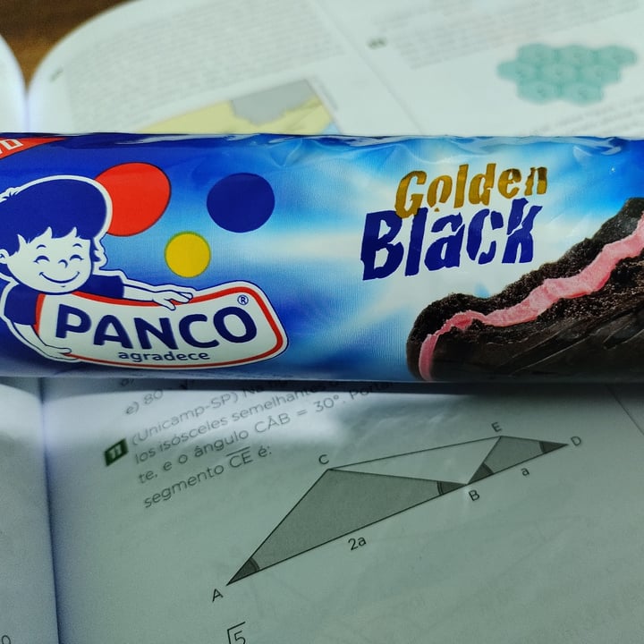 photo of Panco Bolacha Golden Black Mousse De Morango shared by @matosslivia on  19 May 2022 - review